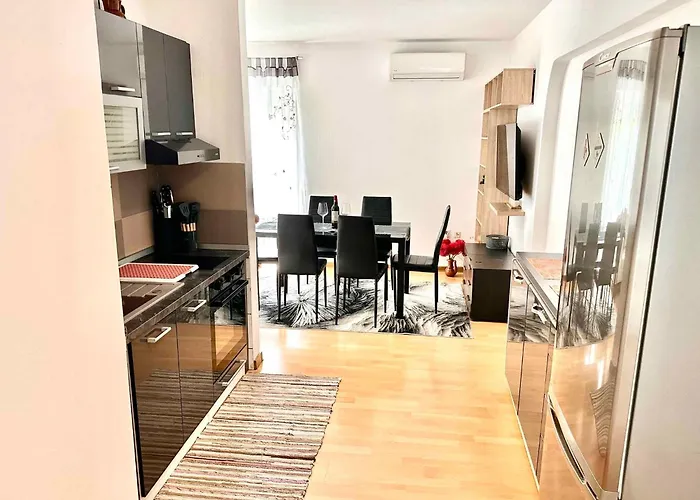 Apartman In 45036 *